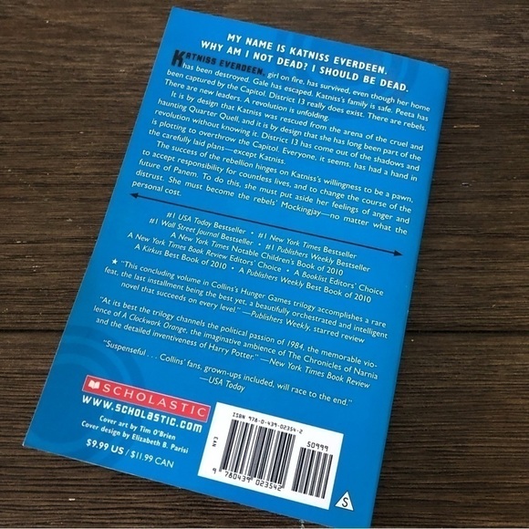 The Mockingjay by Suzanne Collins paperback book - Picture 4 of 4